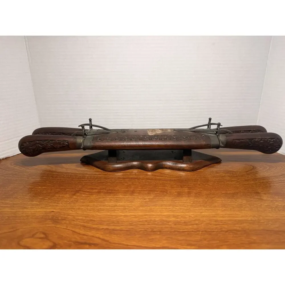 Case vintage carving